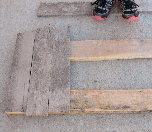 DIY Photo Backdrop From A Pallet - Bless This Mess