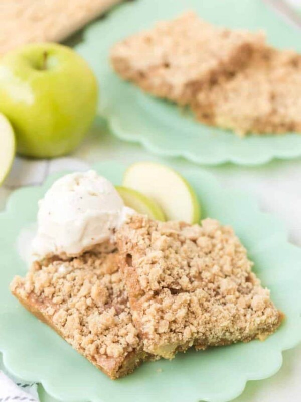 crumbly apple cake with vanilla ice cream