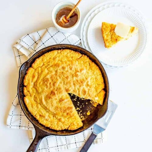 Old Fashioned Skillet Cornbread | Buttermilk Cornbread Recipe