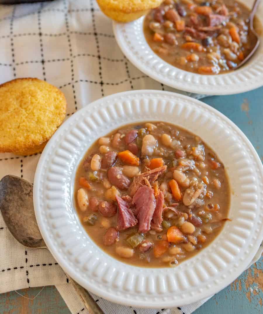 https://www.blessthismessplease.com/wp-content/uploads/2018/12/15-bean-soup-with-ham-9-1.jpg