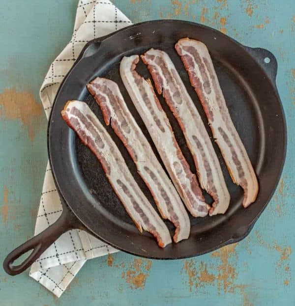 How To Cook Bacon In A Cast Iron Skillet Easy Crispy Bacon Recipe   How To Cook Bacon In Cast Iron 1 600x623 