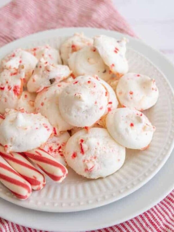 candy cane meringue cookies with peppermint sticks