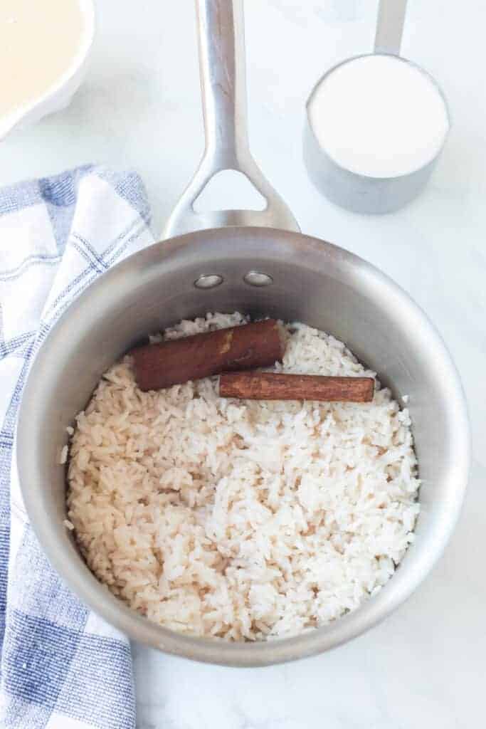 sticky rice with cinnamon sticks in a pot