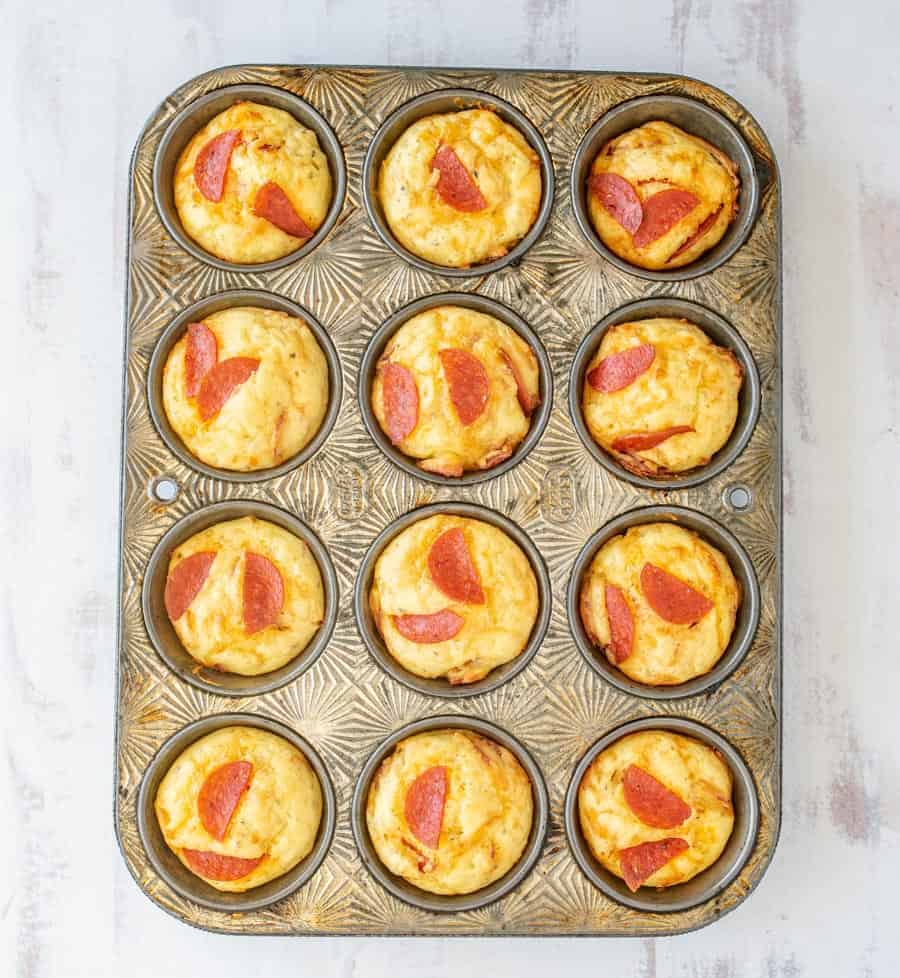 Easy pepperoni pizza muffins bring the delicious and satisfying flavors of pizza to bite-sized snacks you can eat on the go! #pizzamuffins #pepperonipizza #muffins #pepperoni #pepperonipizzamuffins