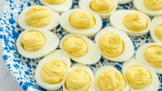 How to Make Your Own Deviled Egg Carrier in Five Minutes - Real Life Dinner