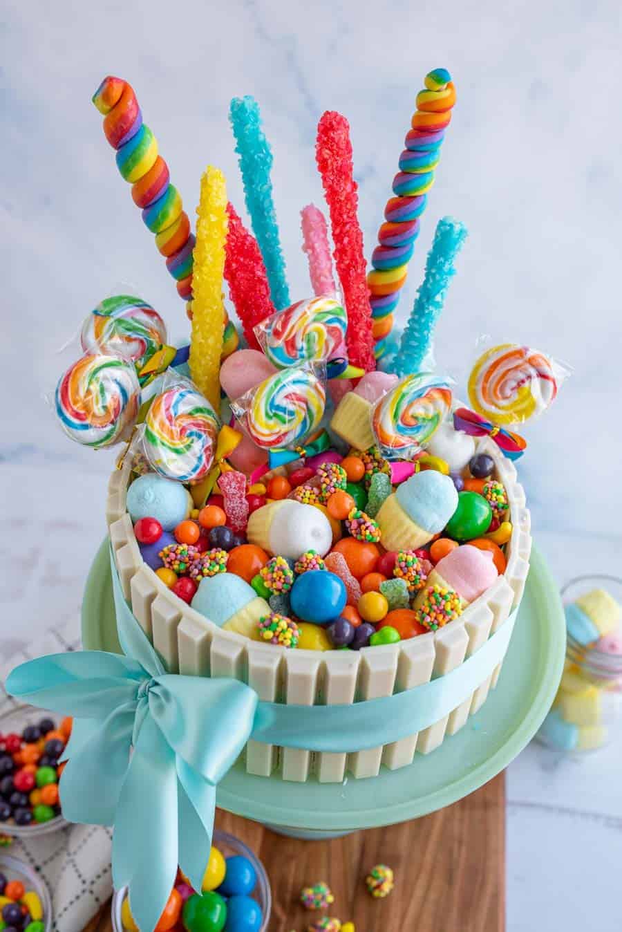 raspberri cupcakes: Psychedelic Rainbow Swirl Lollipop Cake