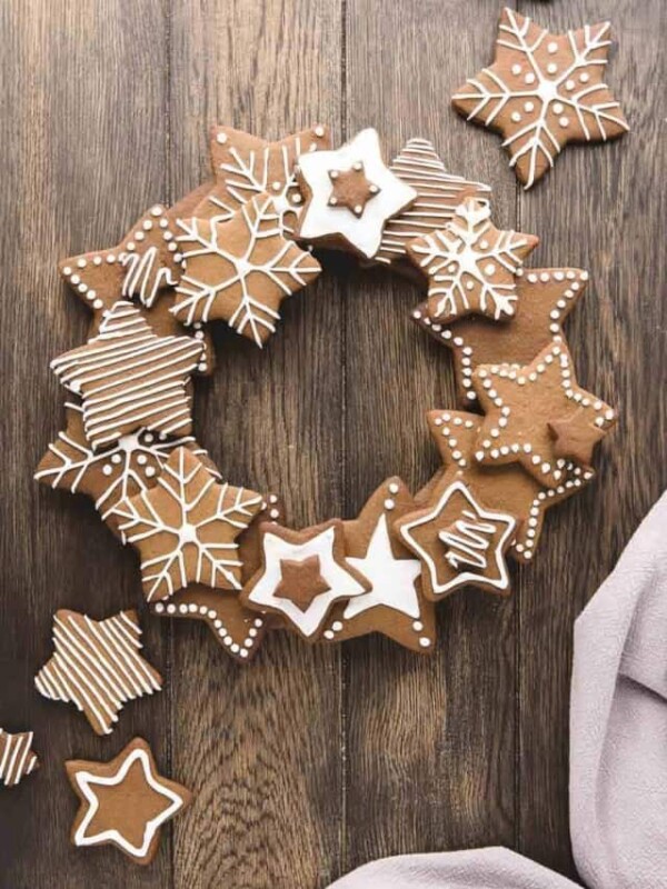 star shaped gingerbread cookie wreath