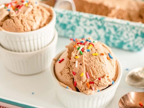 https://www.blessthismessplease.com/wp-content/uploads/2023/04/no-churn-chocolate-ice-cream-2-of-4-500x375.jpg