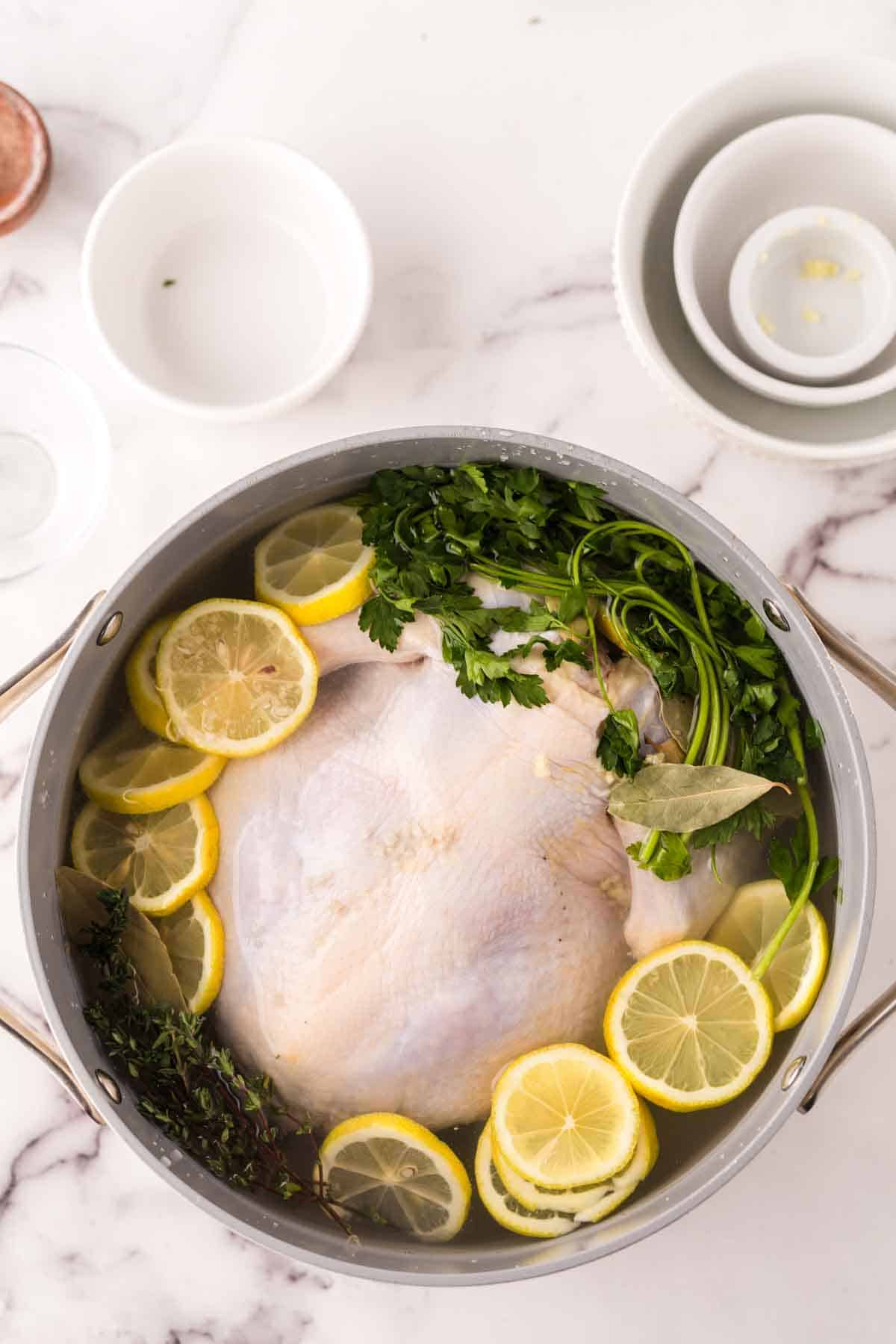 large stock pot with ingredients to start a chicken brine recipe.