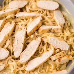 chicken fettuccine alfredo recipe in a sauce pan ready to serve.