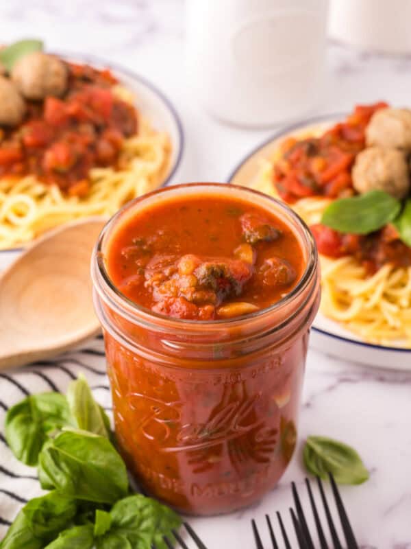 spinach mushroom marinara in a ball mason jar.