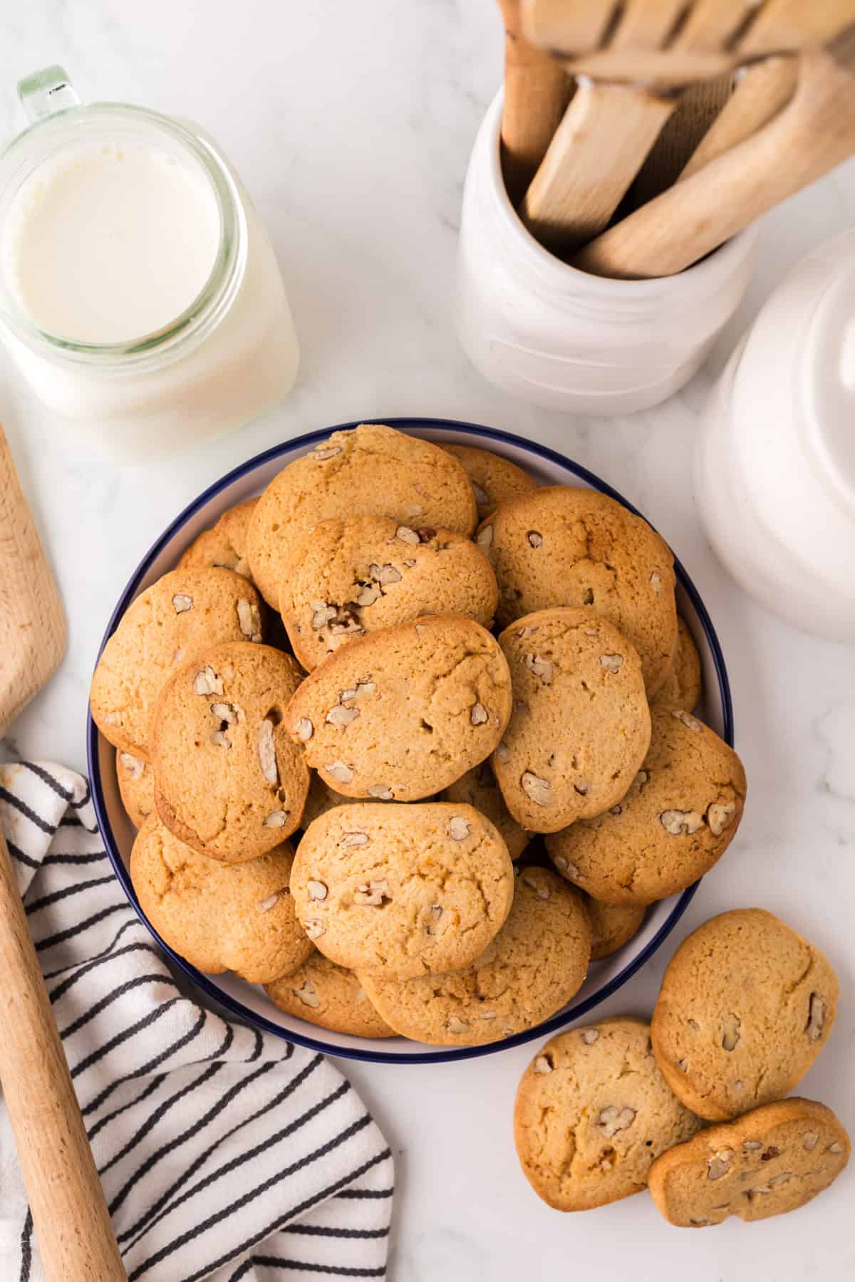 honey pecan sliced cookies stacked on a round plate.