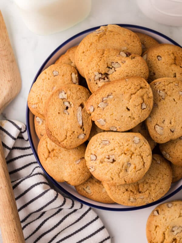 honey pecan sliced cookies stacked on a round plate.